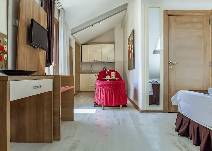 アパートホテル Kavalali