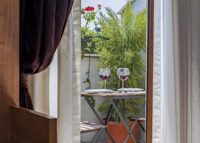 アパートホテル Kavalali